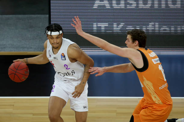 迅速甩开防 迅速甩开防